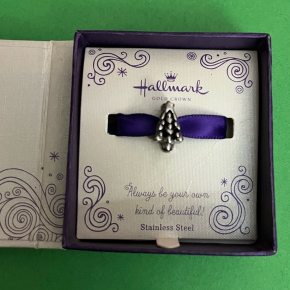 Hallmark Connections Christmas Tree Charm. - Picture 1 of 5